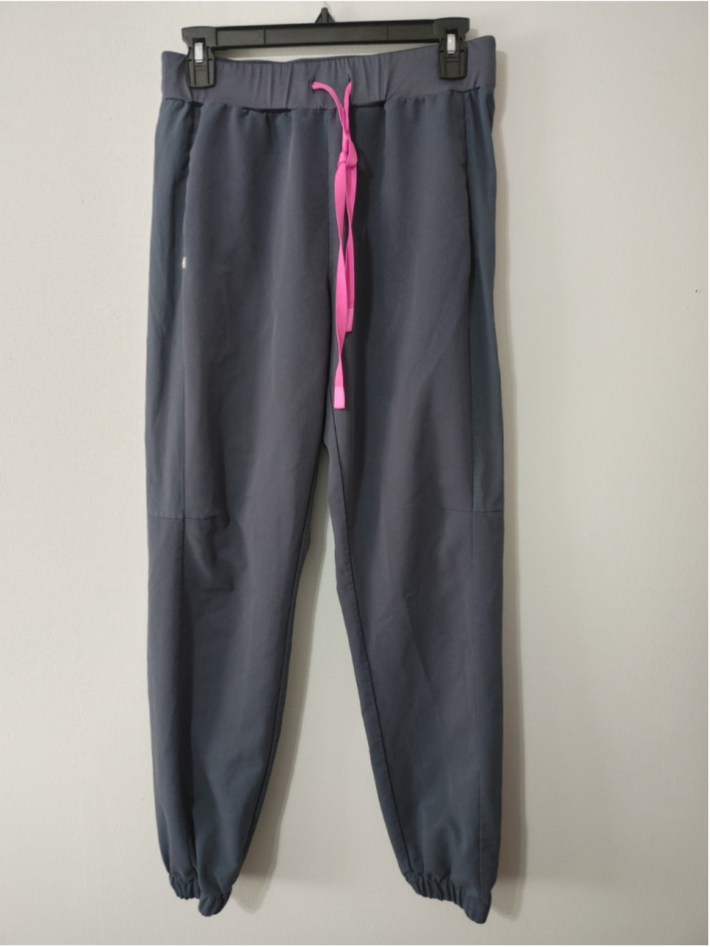 Women's FIGS Jogger Pants Size M Grey with Pink Drawstring